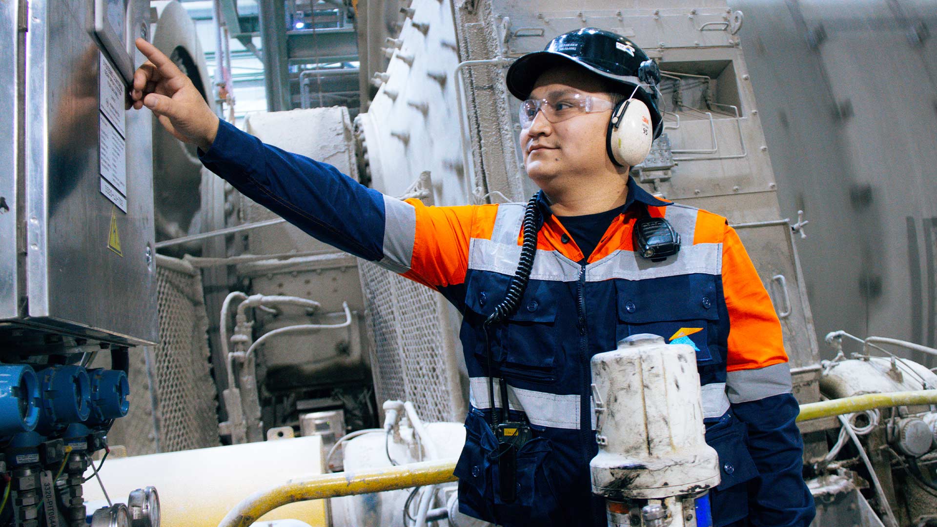 Worker in safety gear. 